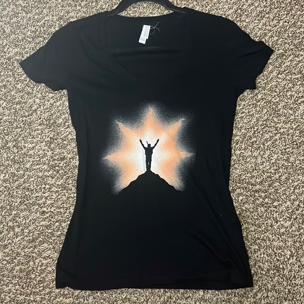Dark Souls Solaire Praise the Sun! Sunbro V-Neck Tee Size S